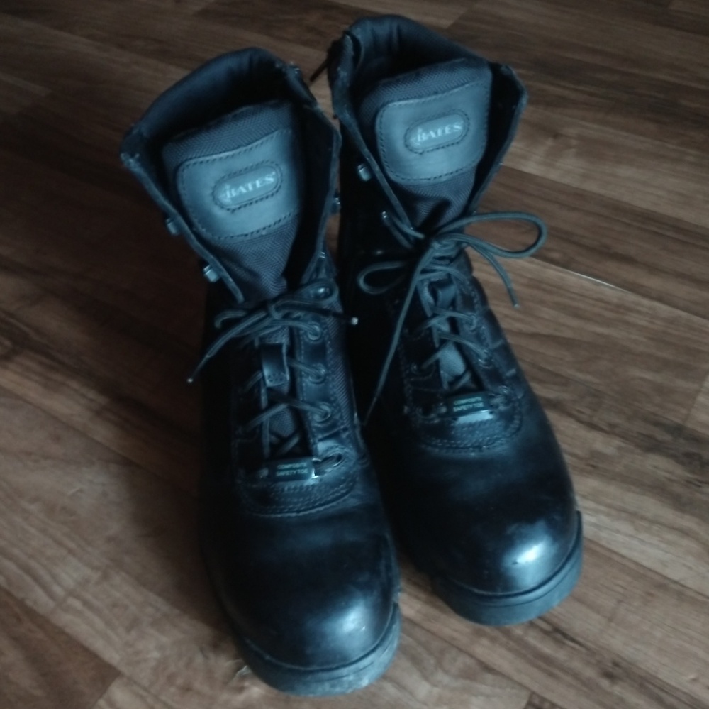 Mens work/combat boots size 8?